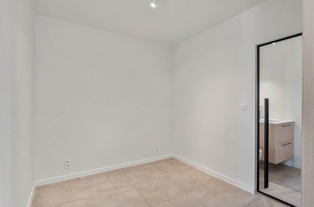 totaalrenovatie-centraal-gelegen-en-hoogwaardig-afgewerkt-appartement-met-1-slaapkamer-en-een-terras-te-leuven-011.jpg