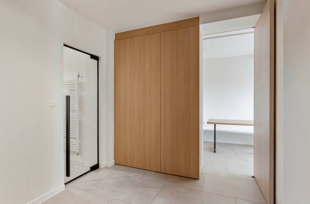 totaalrenovatie-centraal-gelegen-en-hoogwaardig-afgewerkt-appartement-met-1-slaapkamer-en-een-terras-te-leuven-013.jpg