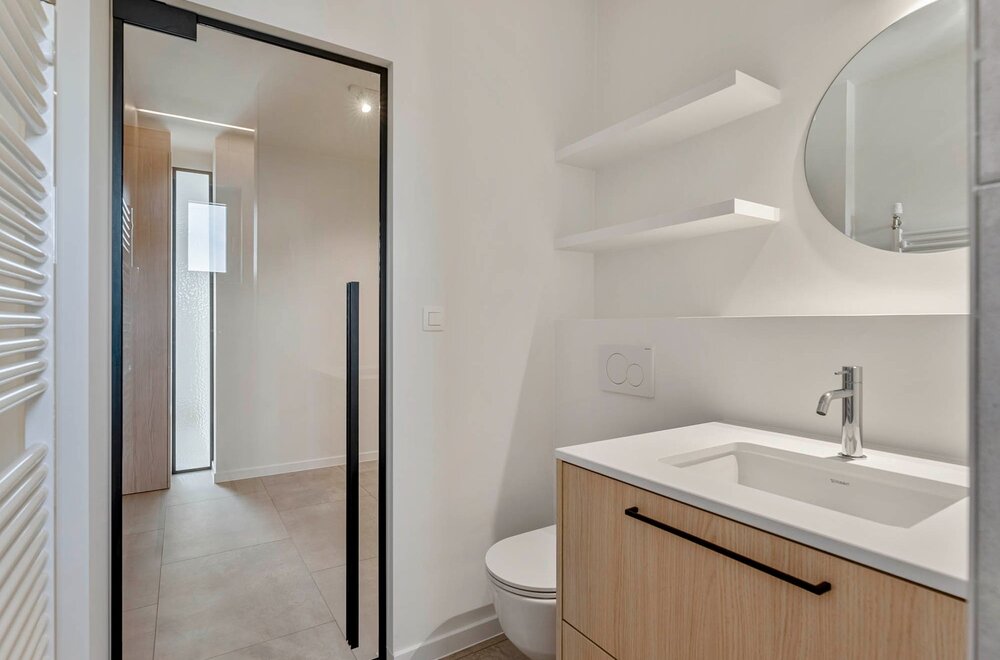 totaalrenovatie-centraal-gelegen-en-hoogwaardig-afgewerkt-appartement-met-1-slaapkamer-en-een-terras-te-leuven-016.jpg