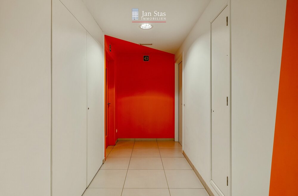 gemeubelde-studentenkamer-met-eigen-sanitair-in-de-recente-en-luxueuze-residentie-de-flint-te-centrum-leuven-004.jpg