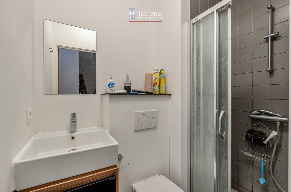 gemeubelde-studentenkamer-met-eigen-sanitair-in-de-recente-en-luxueuze-residentie-de-flint-te-centrum-leuven-009.jpg