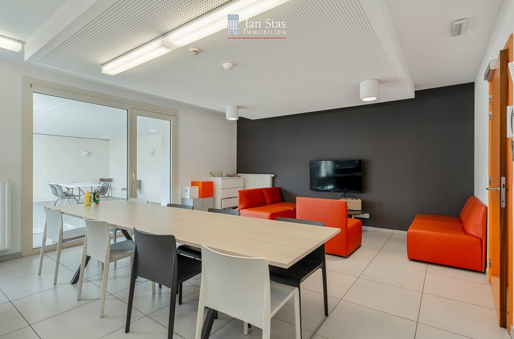gemeubelde-studentenkamer-met-eigen-sanitair-in-de-recente-en-luxueuze-residentie-de-flint-te-centrum-leuven-011.jpg