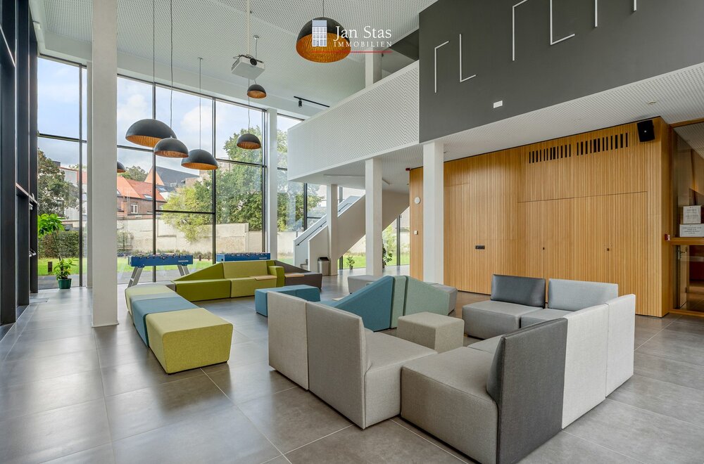 gemeubelde-studentenkamer-met-eigen-sanitair-in-de-recente-en-luxueuze-residentie-de-flint-te-centrum-leuven-003.jpg