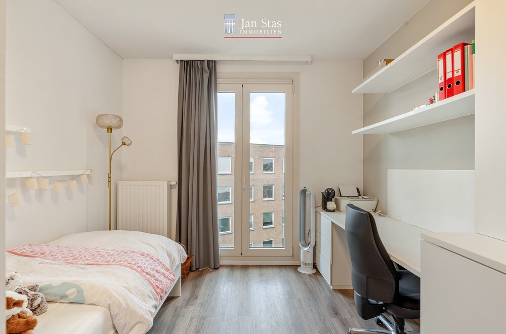 gemeubelde-studentenkamer-met-eigen-sanitair-in-de-recente-en-luxueuze-residentie-de-flint-te-centrum-leuven-009.jpg