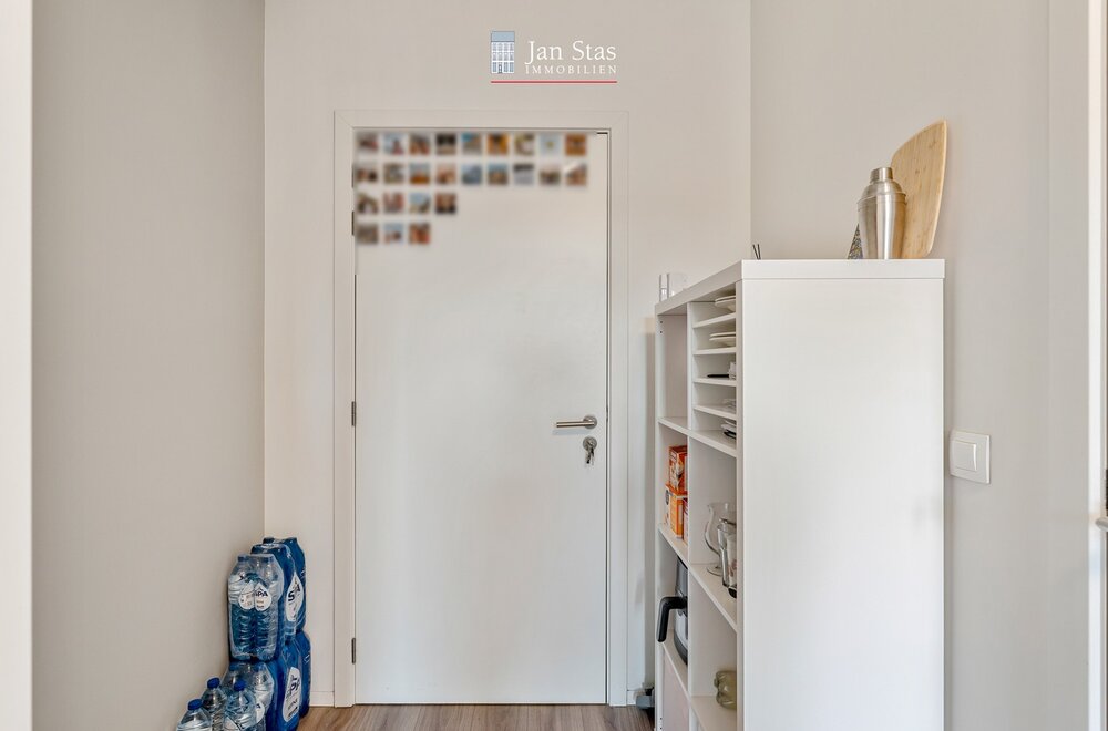 gemeubelde-studentenkamer-met-eigen-sanitair-in-de-recente-en-luxueuze-residentie-de-flint-te-centrum-leuven-011.jpg
