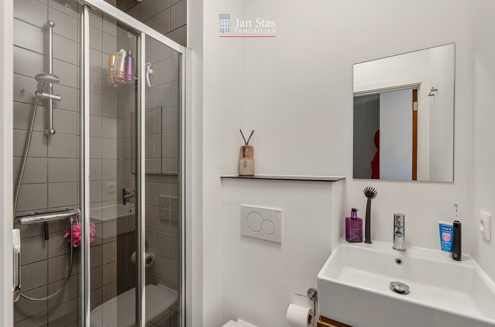 gemeubelde-studentenkamer-met-eigen-sanitair-in-de-recente-en-luxueuze-residentie-de-flint-te-centrum-leuven-012.jpg