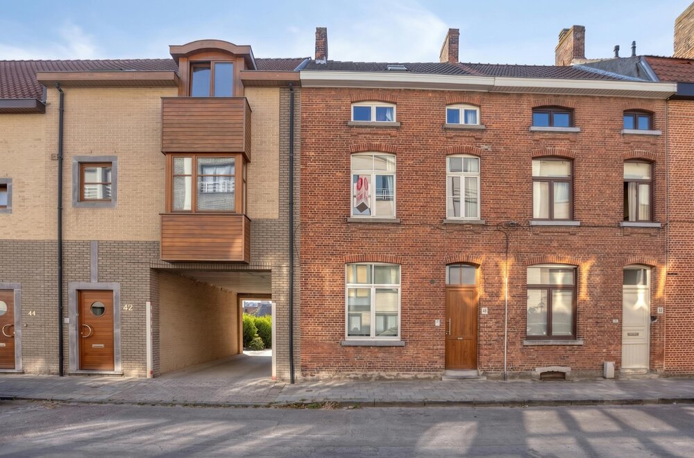 instapklaar-huis-met-4-slaapkamers-en-koer-te-koop-in-brugge015.jpg