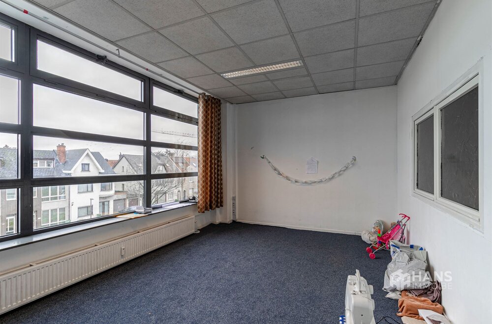 uitzonderlijk-ruim-polyvalent-kantoorgebouw-van-ca-2-600-m-op-topligging-in-deurne025.jpg