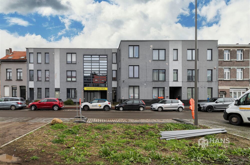 uitzonderlijk-ruim-polyvalent-kantoorgebouw-van-ca-2-600-m-op-topligging-in-deurne042.jpg