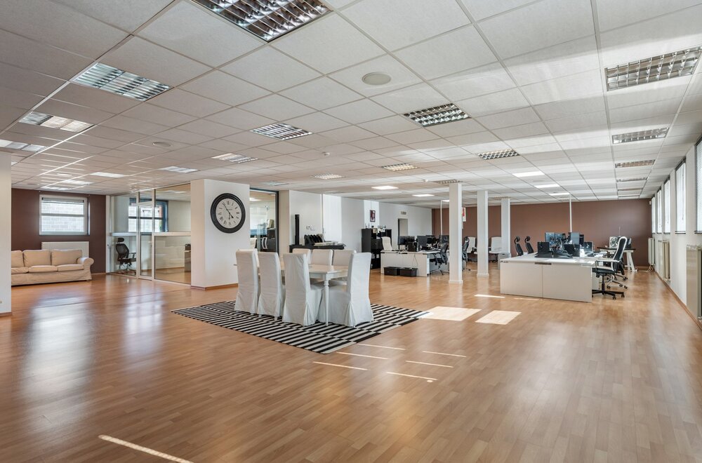 uniek-kantoorgebouw-handelspand-te-wezemaal-met-een-oppervlakte-van-ca-500m2-en-parking-achter-het-gebouw-008.jpg
