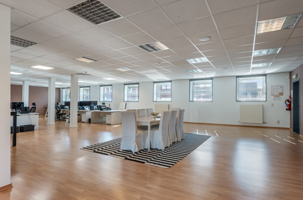 uniek-kantoorgebouw-handelspand-te-wezemaal-met-een-oppervlakte-van-ca-500m2-en-parking-achter-het-gebouw-009.jpg