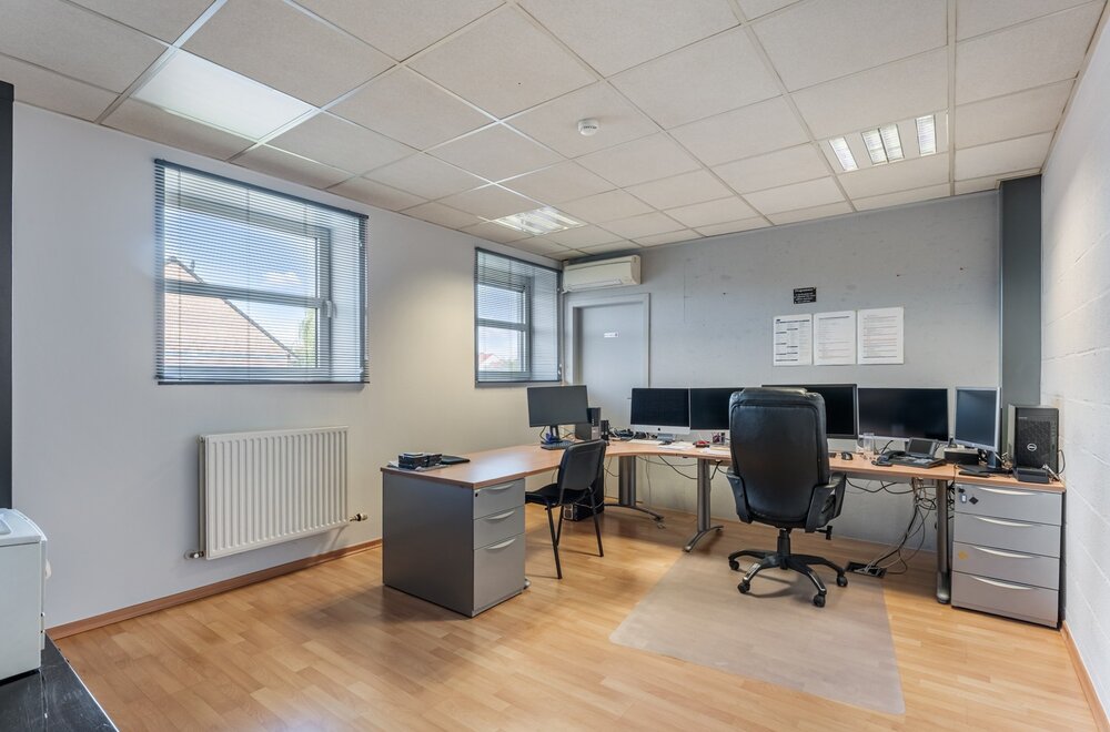 uniek-kantoorgebouw-handelspand-te-wezemaal-met-een-oppervlakte-van-ca-500m2-en-parking-achter-het-gebouw-019.jpg
