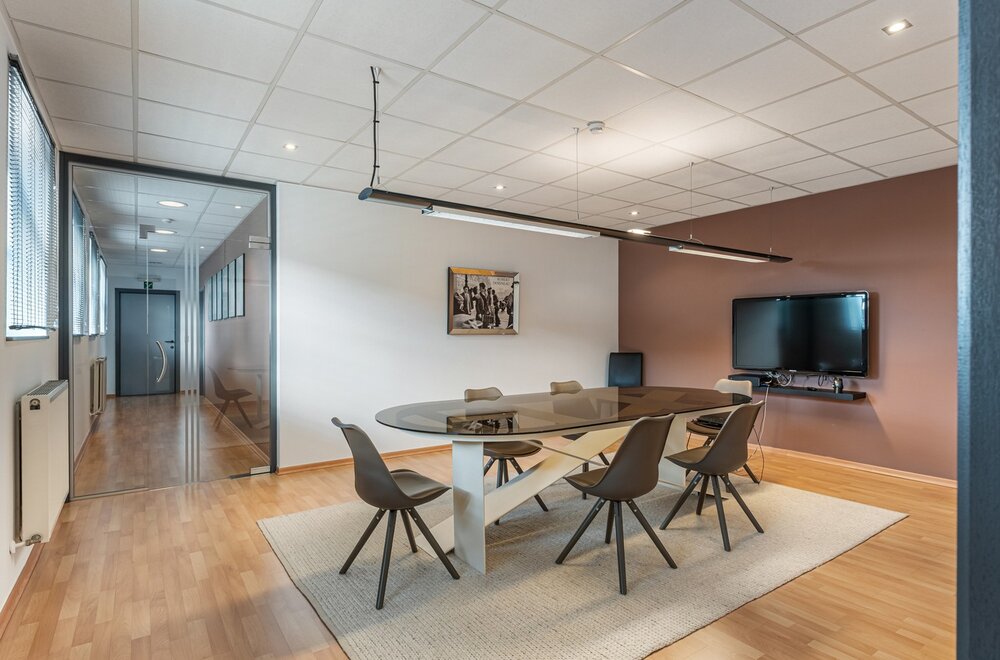 uniek-kantoorgebouw-handelspand-te-wezemaal-met-een-oppervlakte-van-ca-500m2-en-parking-achter-het-gebouw-024.jpg
