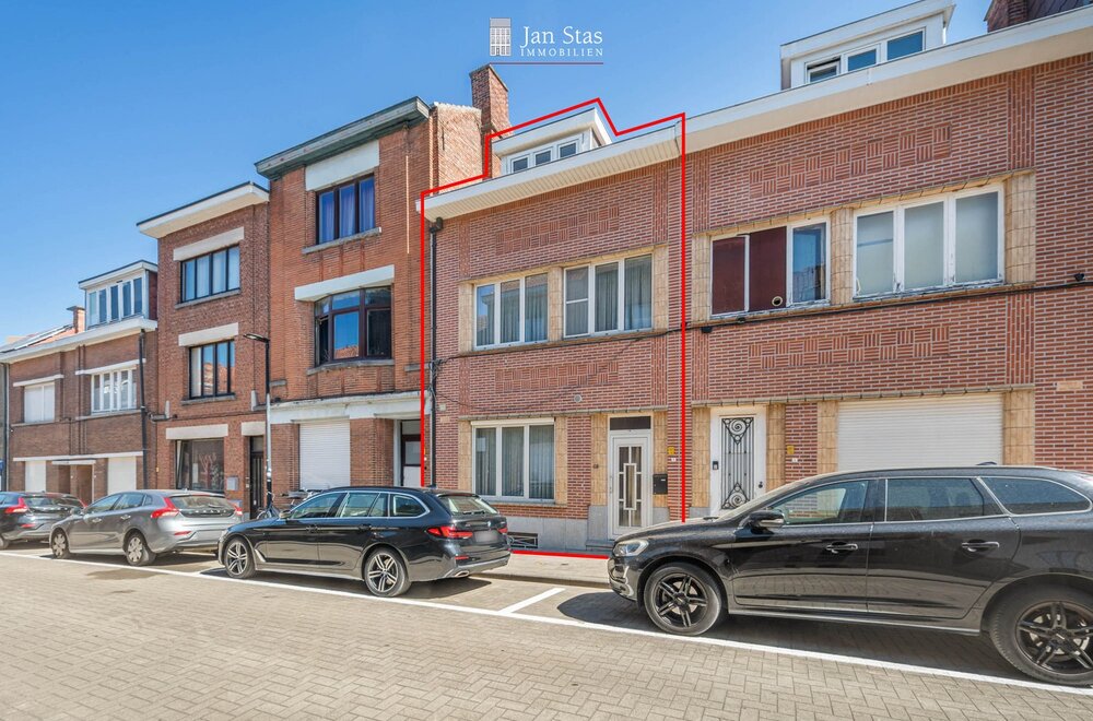 rustig-en-centraal-gelegen-woning-met-4-slaapkamers-terras-en-tuintje-in-leuven-001.jpg