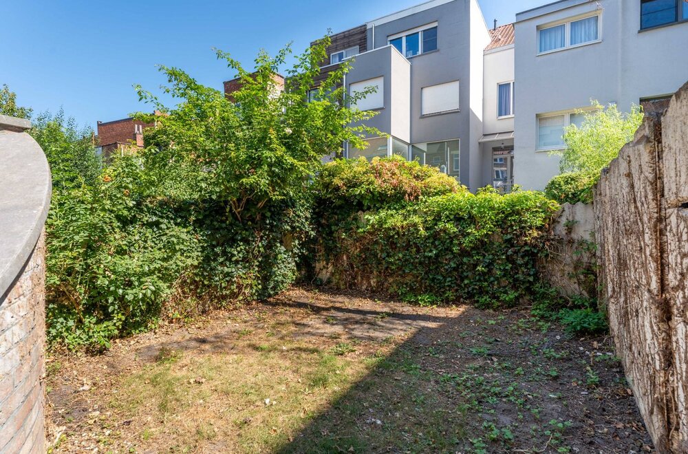 rustig-en-centraal-gelegen-woning-met-4-slaapkamers-terras-en-tuintje-in-leuven-003.jpg
