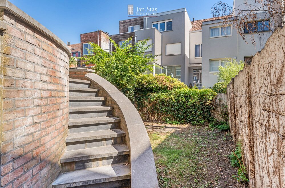 rustig-en-centraal-gelegen-woning-met-4-slaapkamers-terras-en-tuintje-in-leuven-004.jpg