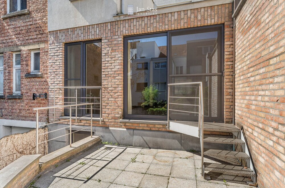 rustig-en-centraal-gelegen-woning-met-4-slaapkamers-terras-en-tuintje-in-leuven-005.jpg