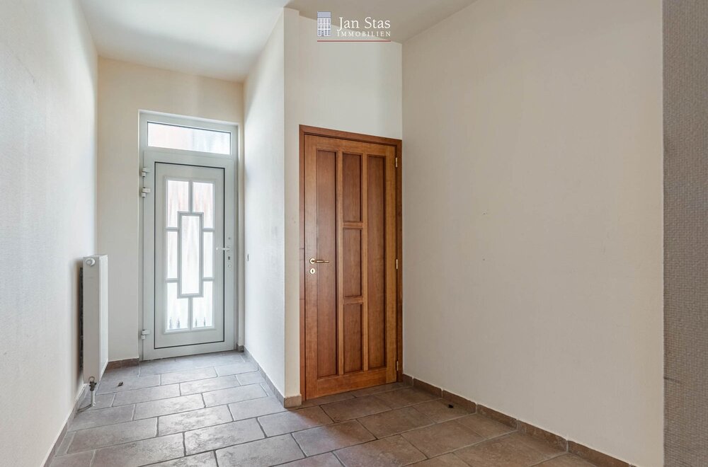 rustig-en-centraal-gelegen-woning-met-4-slaapkamers-terras-en-tuintje-in-leuven-006.jpg