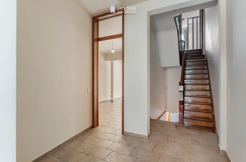 rustig-en-centraal-gelegen-woning-met-4-slaapkamers-terras-en-tuintje-in-leuven-007.jpg
