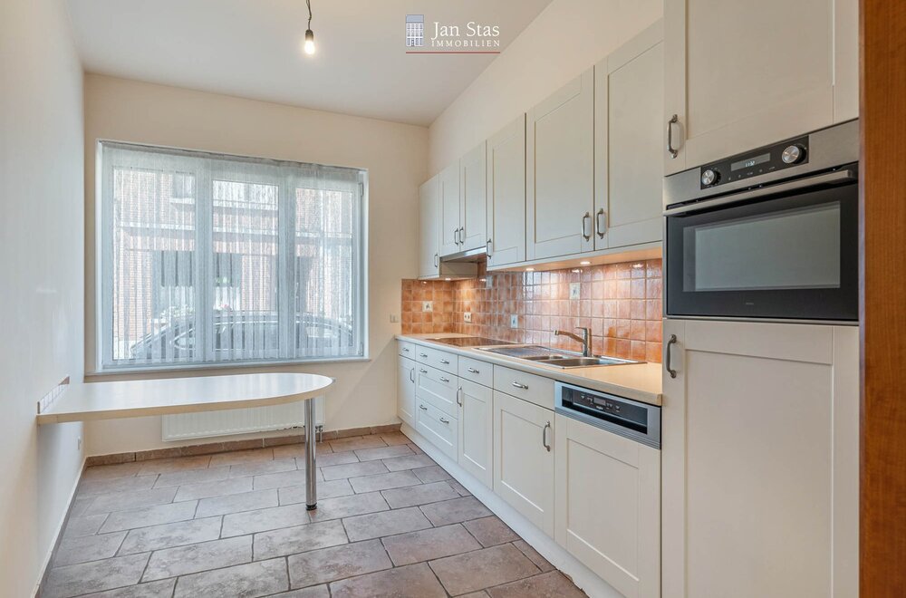 rustig-en-centraal-gelegen-woning-met-4-slaapkamers-terras-en-tuintje-in-leuven-013.jpg
