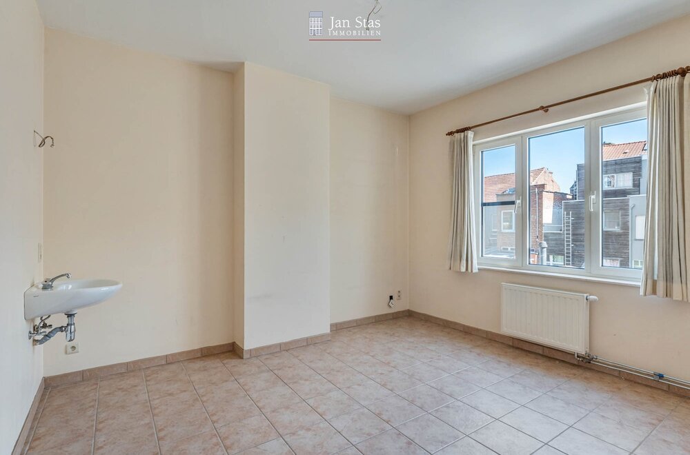 rustig-en-centraal-gelegen-woning-met-4-slaapkamers-terras-en-tuintje-in-leuven-016.jpg