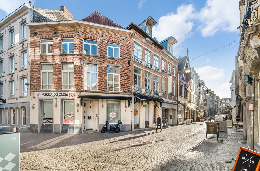 mechelsestraat-46-breed-opbrengstpand-met-winkel-en-2-appartementen-002.jpg