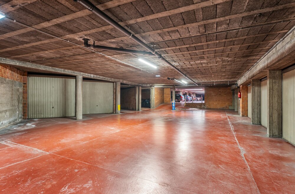centraal-gelegen-garagebox-in-de-vital-decosterstraat-83-87-003.jpg