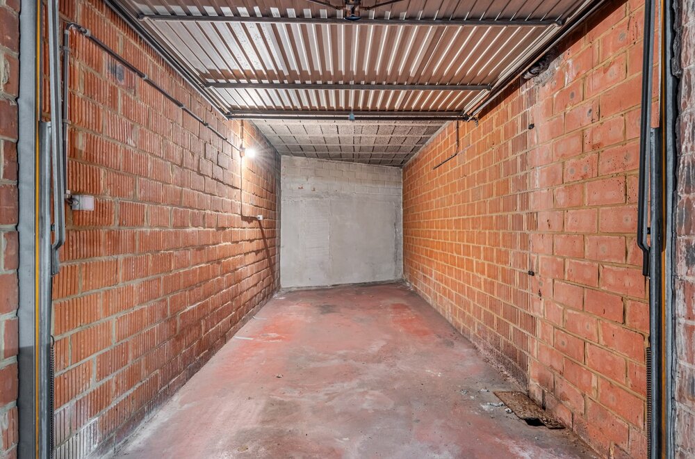 centraal-gelegen-garagebox-in-de-vital-decosterstraat-83-87-004.jpg
