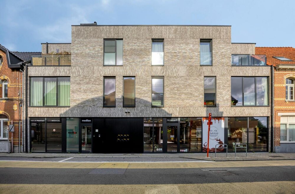 instapklaar-en-energiezuinig-nieuwbouwappartement-met-groot-terras-en-prachtig-uitzicht-in-het-hart-van-londerzeel002.jpg