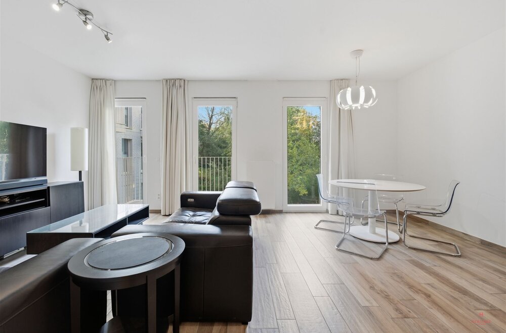 modern-2-slaapkamerappartement-met-autostaanplaats-in-gent001.jpg