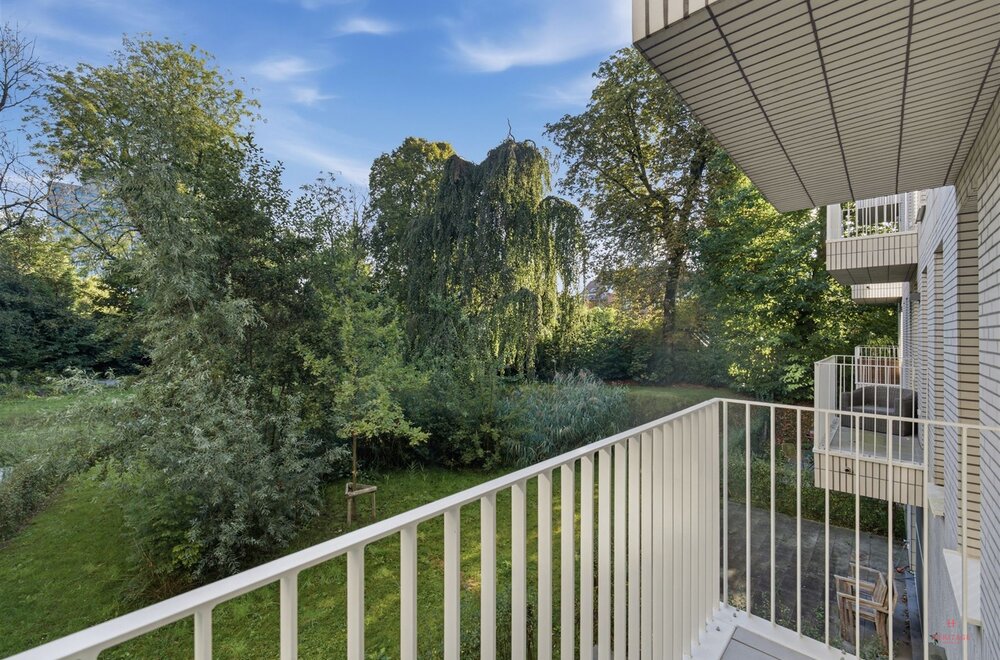 modern-2-slaapkamerappartement-met-autostaanplaats-in-gent002.jpg