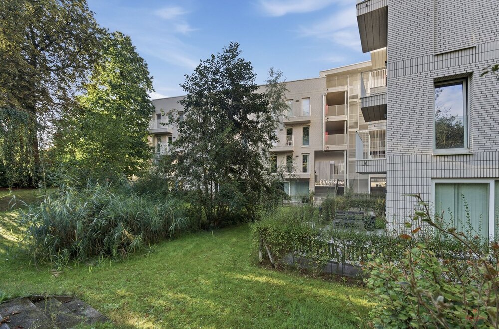 modern-2-slaapkamerappartement-met-autostaanplaats-in-gent017.jpg