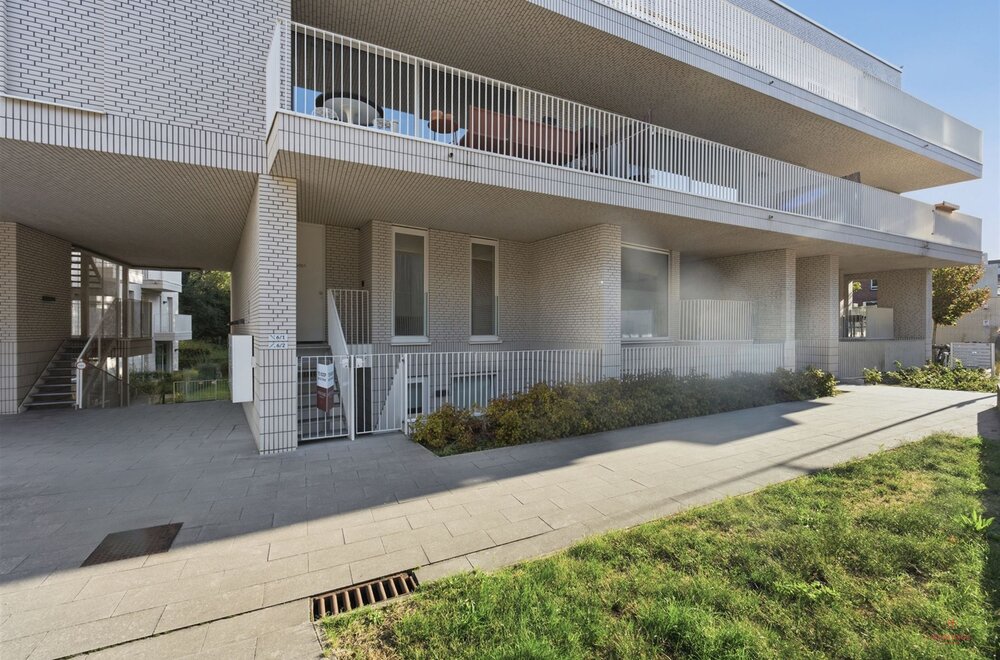 modern-2-slaapkamerappartement-met-autostaanplaats-in-gent018.jpg