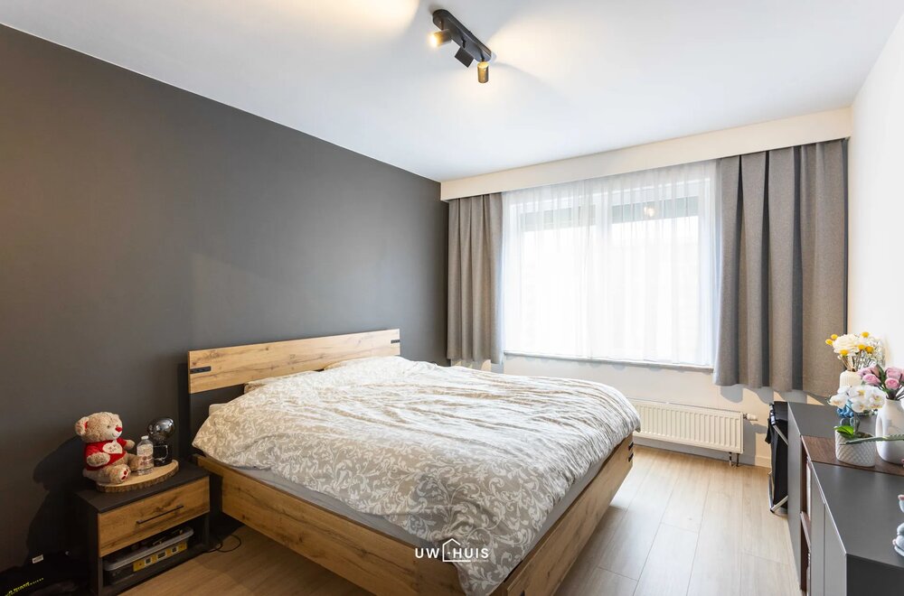 volledig-gerenoveerd-gelijkvloers-appartement-met-2-slaapkamers-en-garage-006.jpg