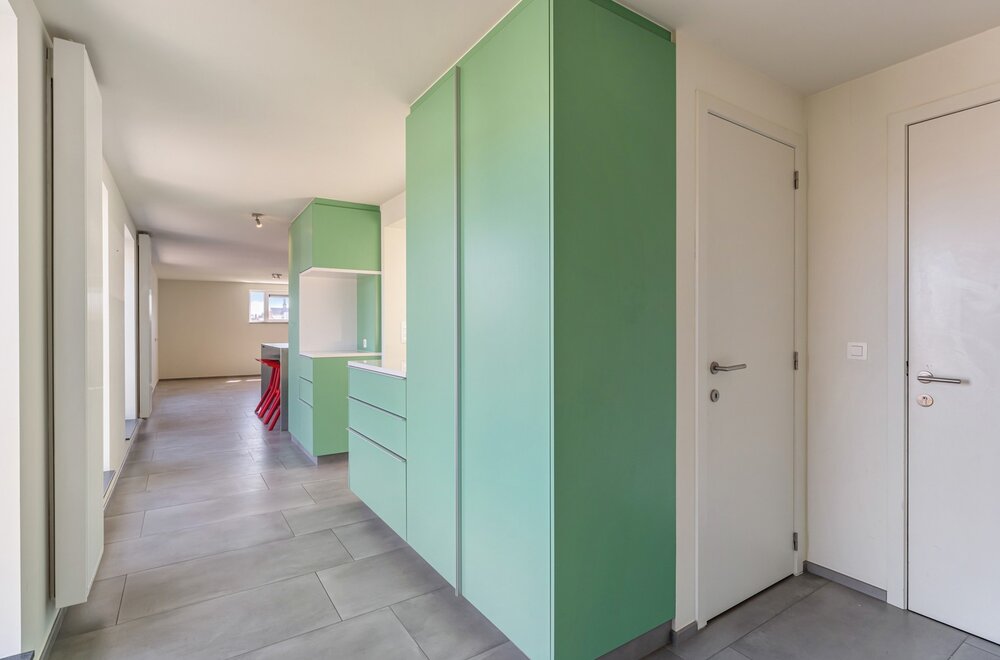 modern-rustig-gelegen-en-bijzonder-ruim-appartement-met-4-slaapkamers-2-badkamers-en-2-terrassen-te-centrum-leuven-002.jpg
