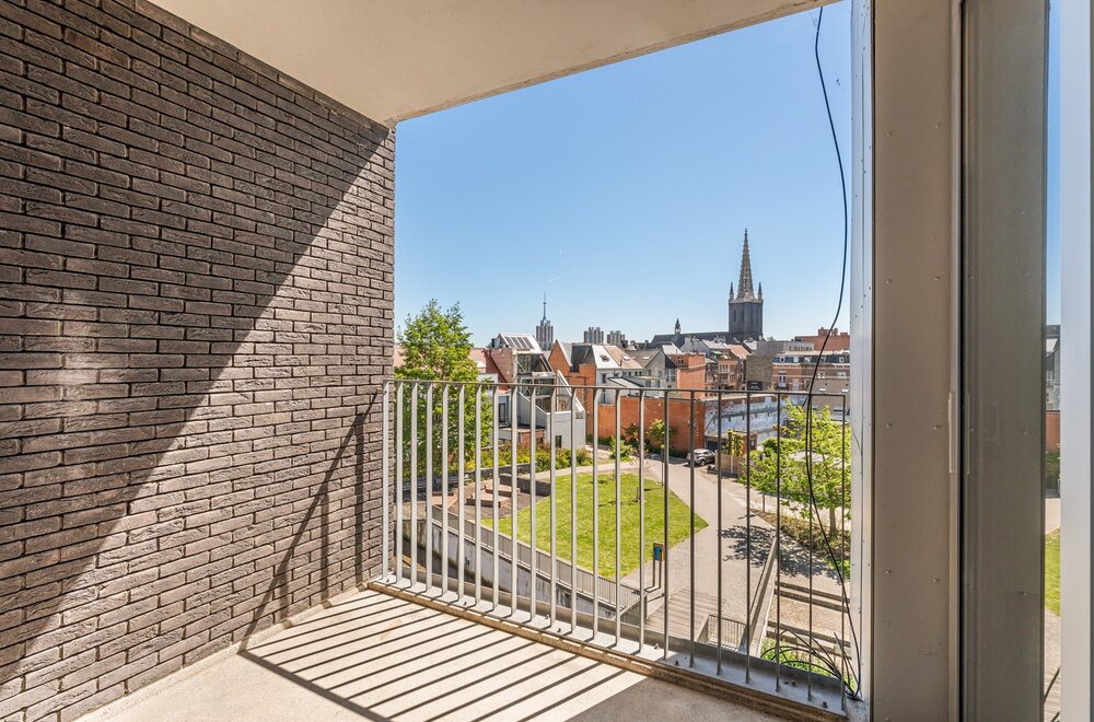 modern-rustig-gelegen-en-bijzonder-ruim-appartement-met-4-slaapkamers-2-badkamers-en-2-terrassen-te-centrum-leuven-012.jpg