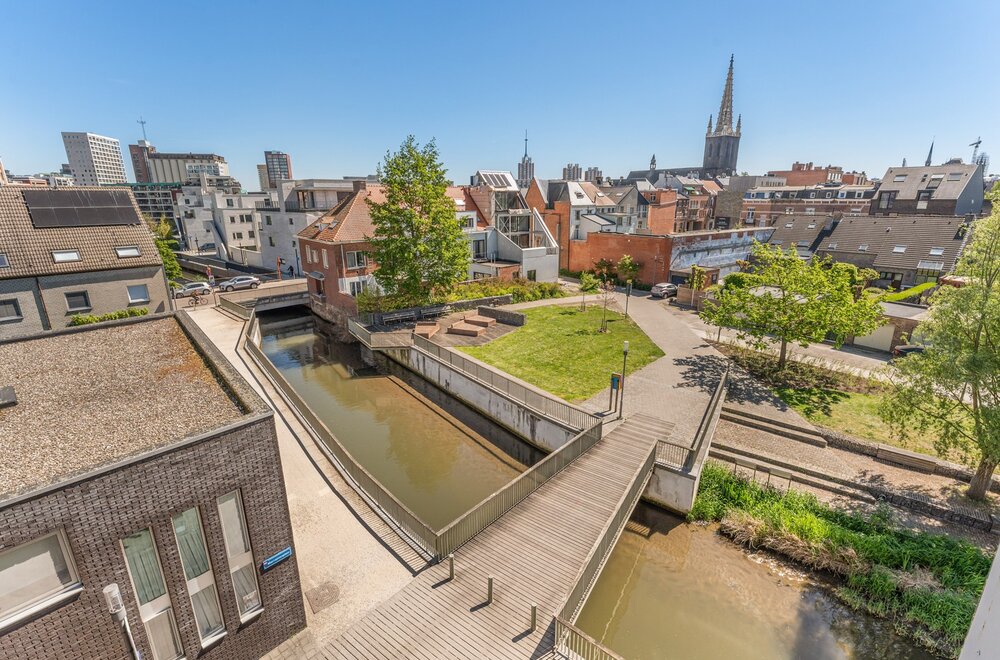 modern-rustig-gelegen-en-bijzonder-ruim-appartement-met-4-slaapkamers-2-badkamers-en-2-terrassen-te-centrum-leuven-013.jpg