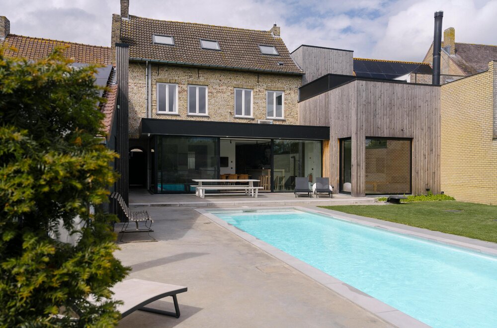 exclusieve-woning-met-zwembad-in-lo-reninge-002.jpg