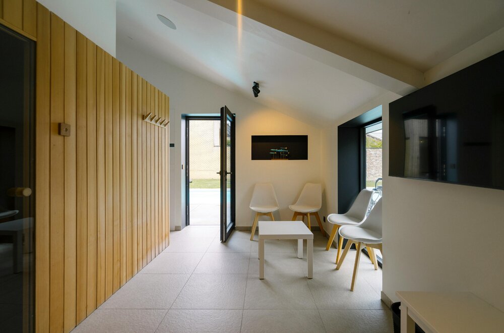 exclusieve-woning-met-zwembad-in-lo-reninge-023.jpg