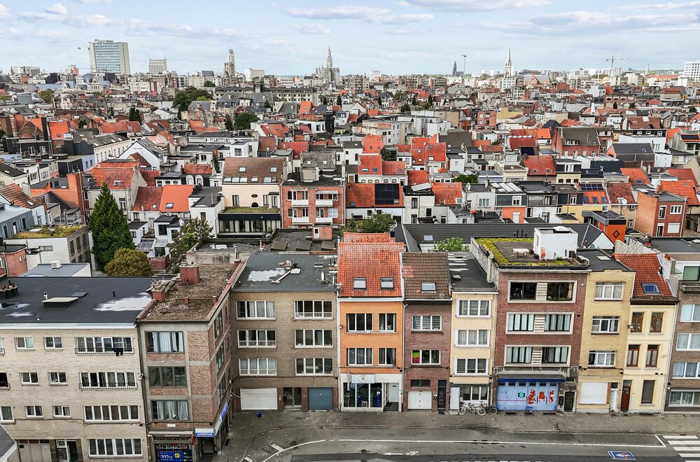 opbrengsteigendom-antwerpen-9-appartementen-en-1-handelzaak002.jpg