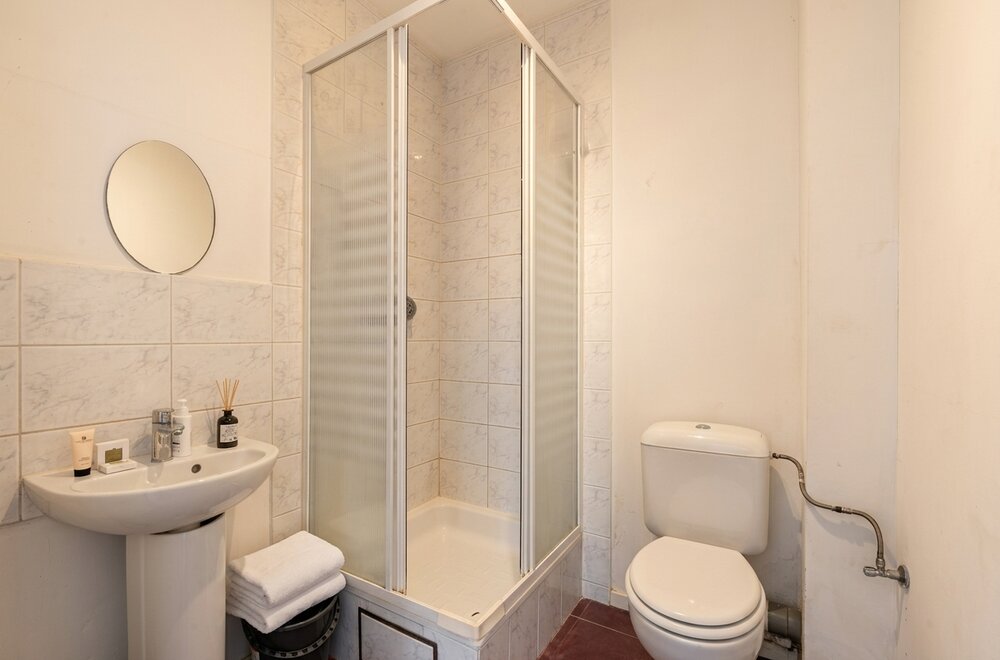 opbrengsteigendom-antwerpen-9-appartementen-en-1-handelzaak011.jpg