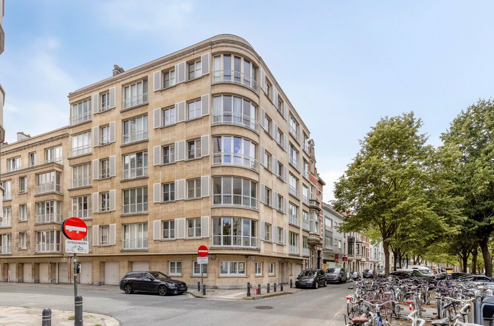 2-slaapkamerappartement-in-nabijheid-van-sint-pieterstation001.jpg