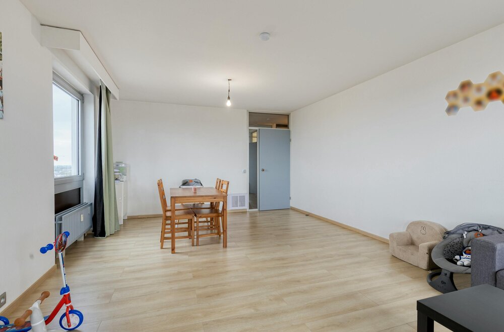 instapklaar-appartement-op-13de-verdieping-te-borgerhout-004.jpg