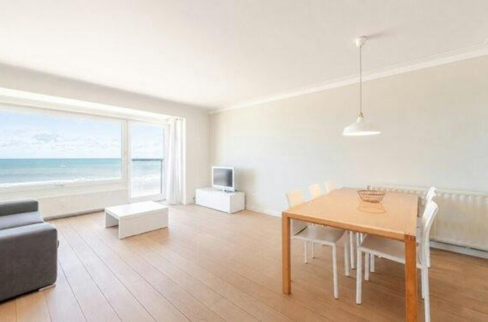 prachtig-gerenoveerd-appartement-met-frontaal-zeezicht003.jpg