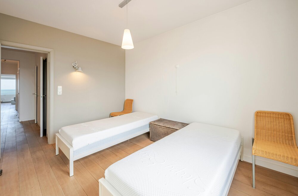 prachtig-gerenoveerd-appartement-met-frontaal-zeezicht007.jpg