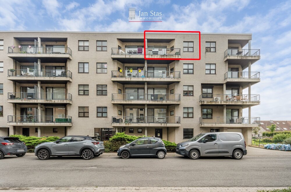 goed-gelegen-appartement-met-2-slaapkamers-een-terras-en-een-garagebox-te-kessel-lo-002.jpg