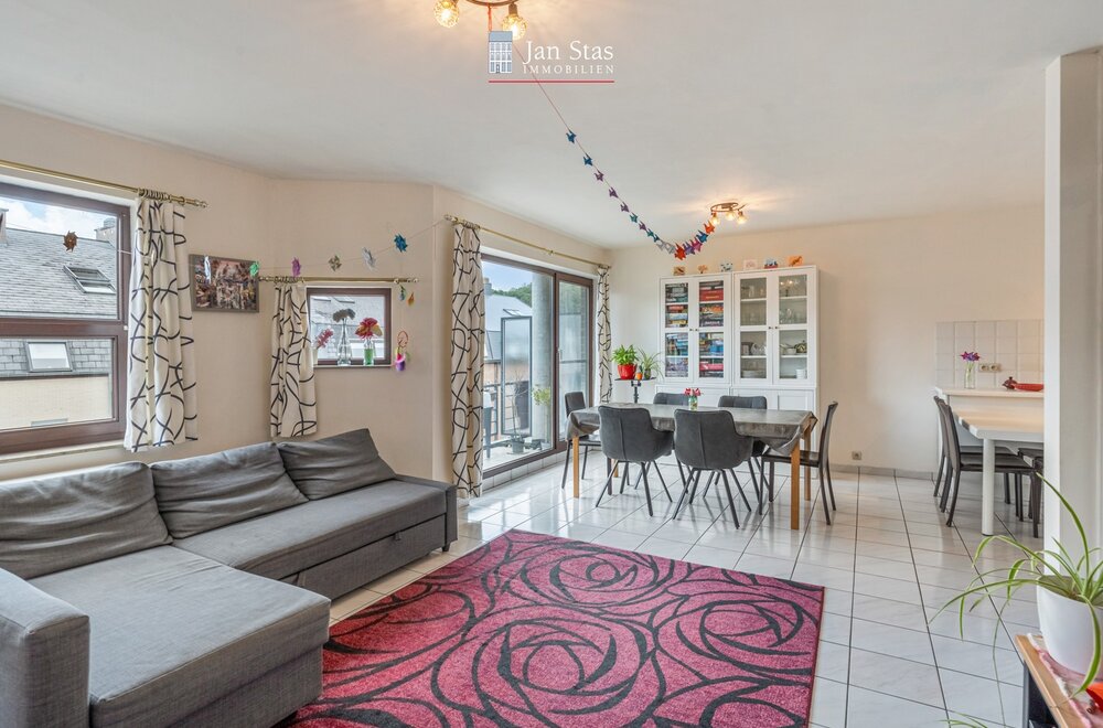 goed-gelegen-appartement-met-2-slaapkamers-een-terras-en-een-garagebox-te-kessel-lo-004.jpg