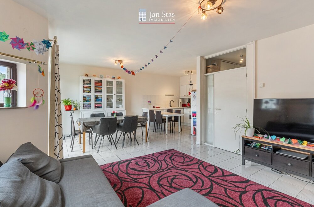 goed-gelegen-appartement-met-2-slaapkamers-een-terras-en-een-garagebox-te-kessel-lo-005.jpg