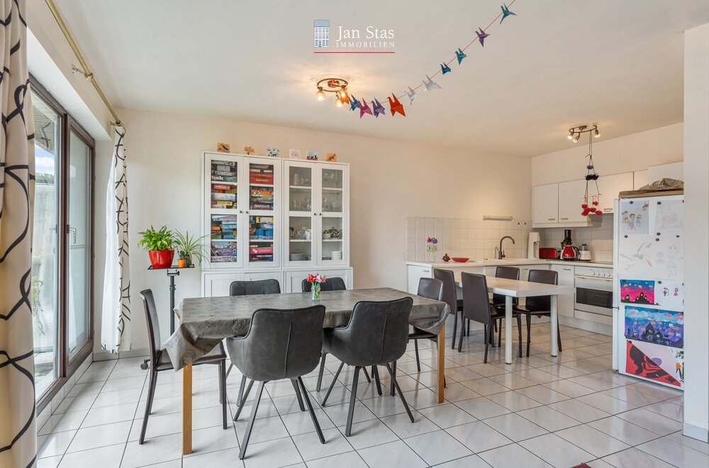 goed-gelegen-appartement-met-2-slaapkamers-een-terras-en-een-garagebox-te-kessel-lo-006.jpg