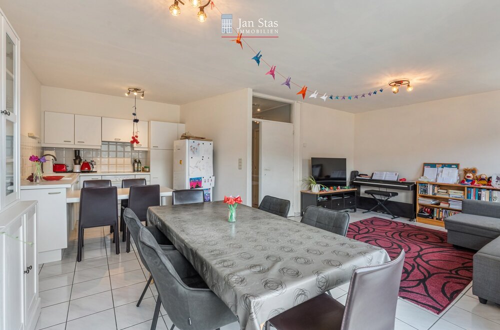 goed-gelegen-appartement-met-2-slaapkamers-een-terras-en-een-garagebox-te-kessel-lo-007.jpg